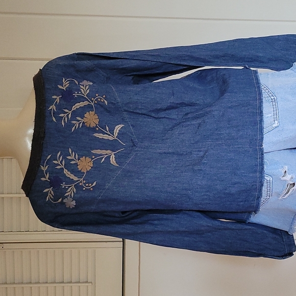 FREE PEOPLE CHAMBRAY TOP - Picture 2 of 8